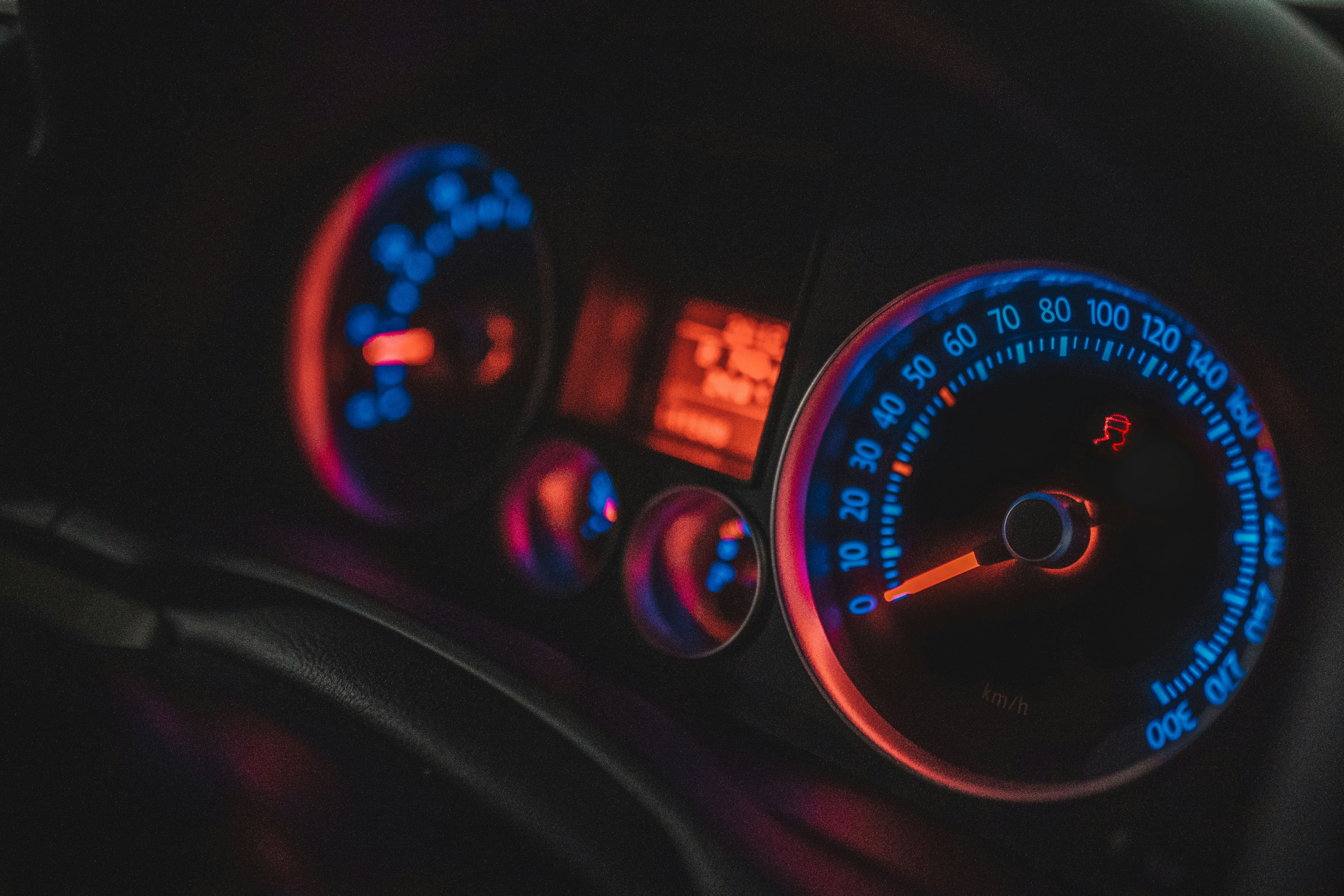 black and white car speedometer